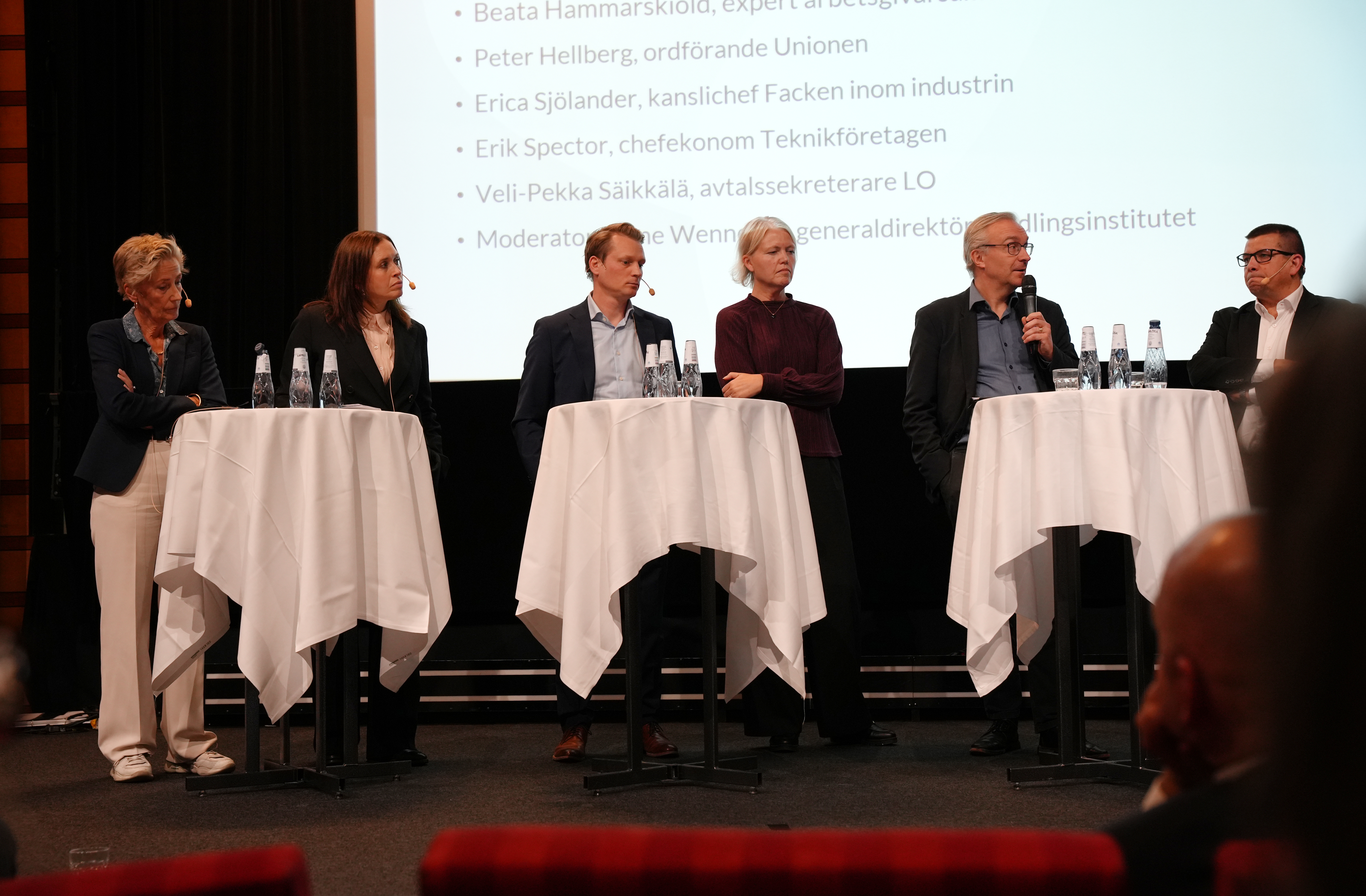 Panelen med Beata Hammarskiöld, Svenskt Näringsliv, Anna Freij, Grafiska Företagen, Erik Spector, Teknikföretagen, Erica Sjölander, Facken inom industrin, Peter Hellberg, Unionen, och Veli-Pekka Säikkälä, LO.